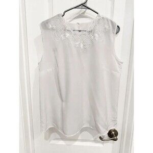Nikki Women’s White Embroidered Sleeveless Blouse Size 14